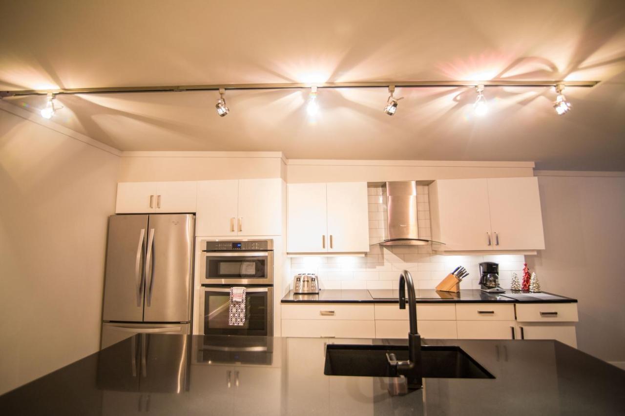 Clipperton Suite By Revelstoke Vacations エクステリア 写真