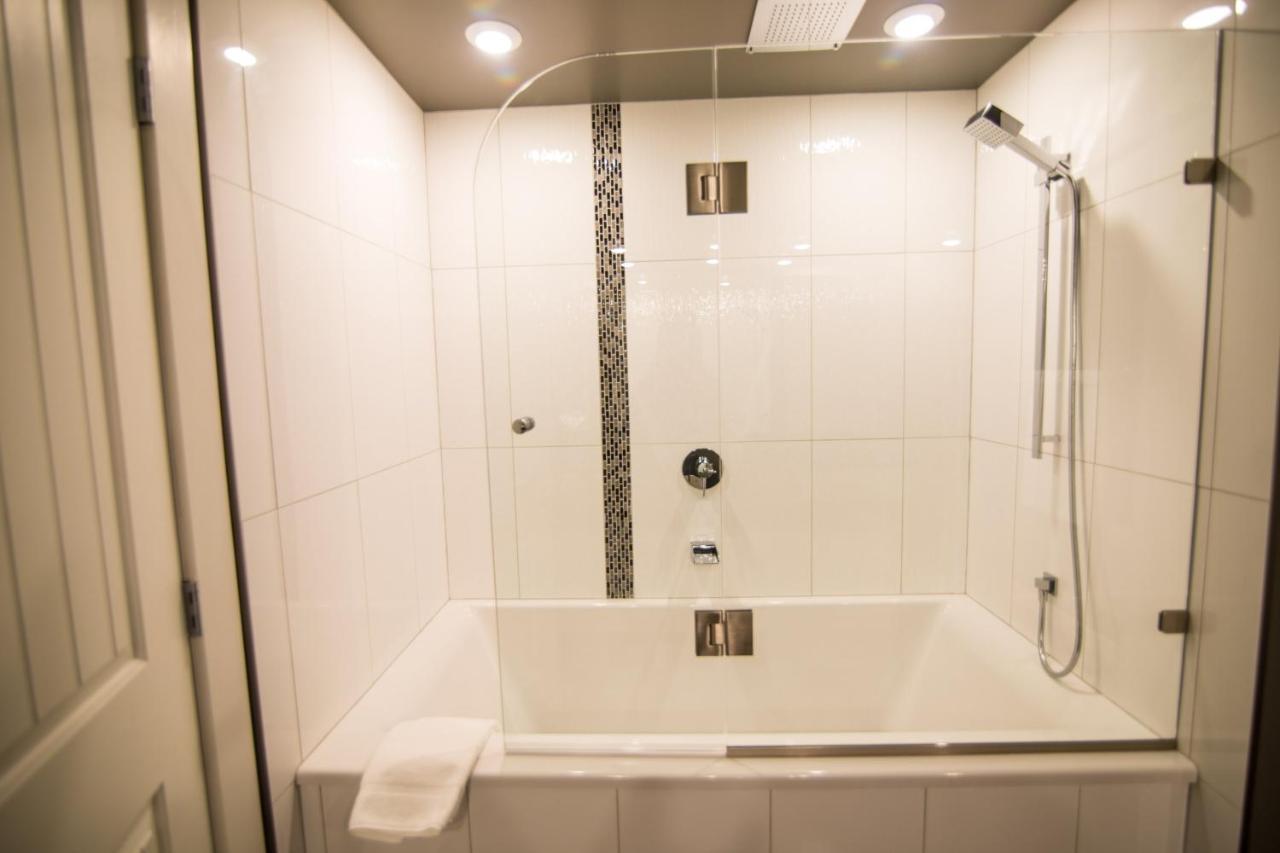 Clipperton Suite By Revelstoke Vacations エクステリア 写真