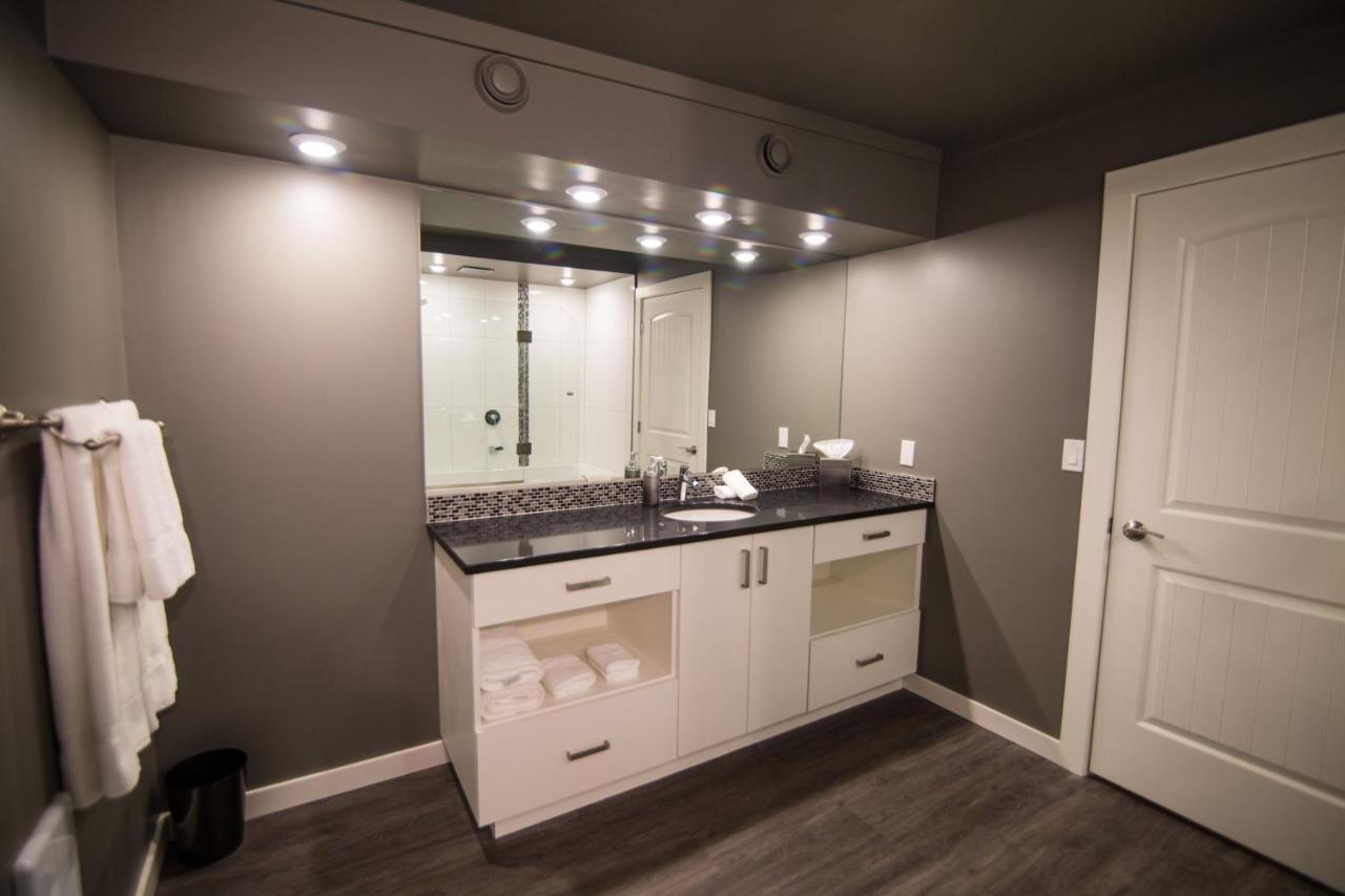 Clipperton Suite By Revelstoke Vacations エクステリア 写真